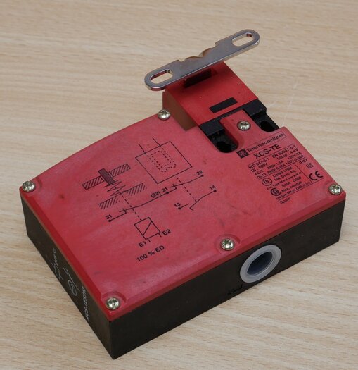 Telemecanique XCS-TE Solenoid Interlock Switch - BTmarkt