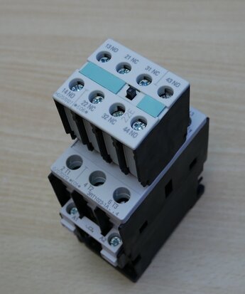 Siemens 3RT1023-1AC24 contactor 24V 3P 2NO+2NC 40A 3RT10231AC24