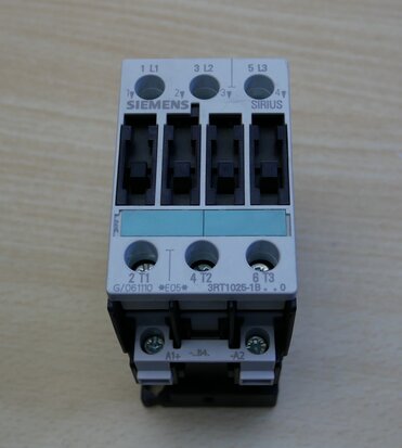 Siemens 3RT1025-1BB40 contactor 7.5 KW/400 V, DC 24 V 3P