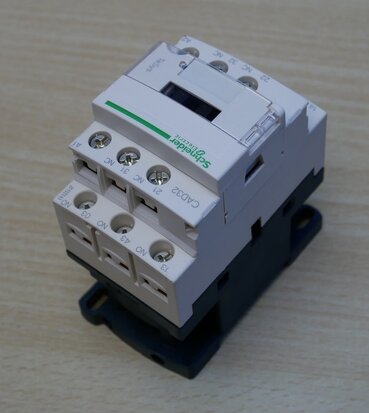 Schneider Electric CAD32B7 contactor 3P+2NC 24V AC 10A