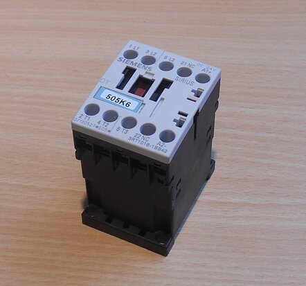 Siemens 3RT1016-1BB42 magneetschakelaar 24V DC 3P 1NC 3RT10161BB42 (gebruikt)