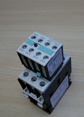 Siemens 3RT1024-1AC24 contactor 3P 2NO+2NC 24V AC 40A